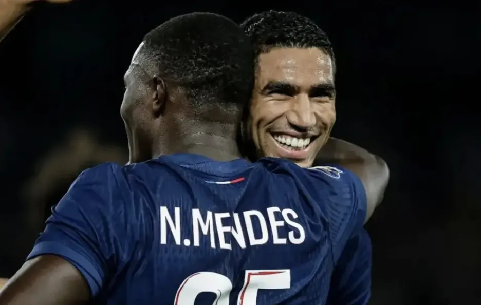 连防守都省了？巴黎双翼“降维打击”利物浦，这套疯狂战术提前预演2026世界杯格局！